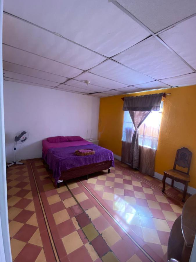 גואטמלה 4 Grados Hostel מראה חיצוני תמונה